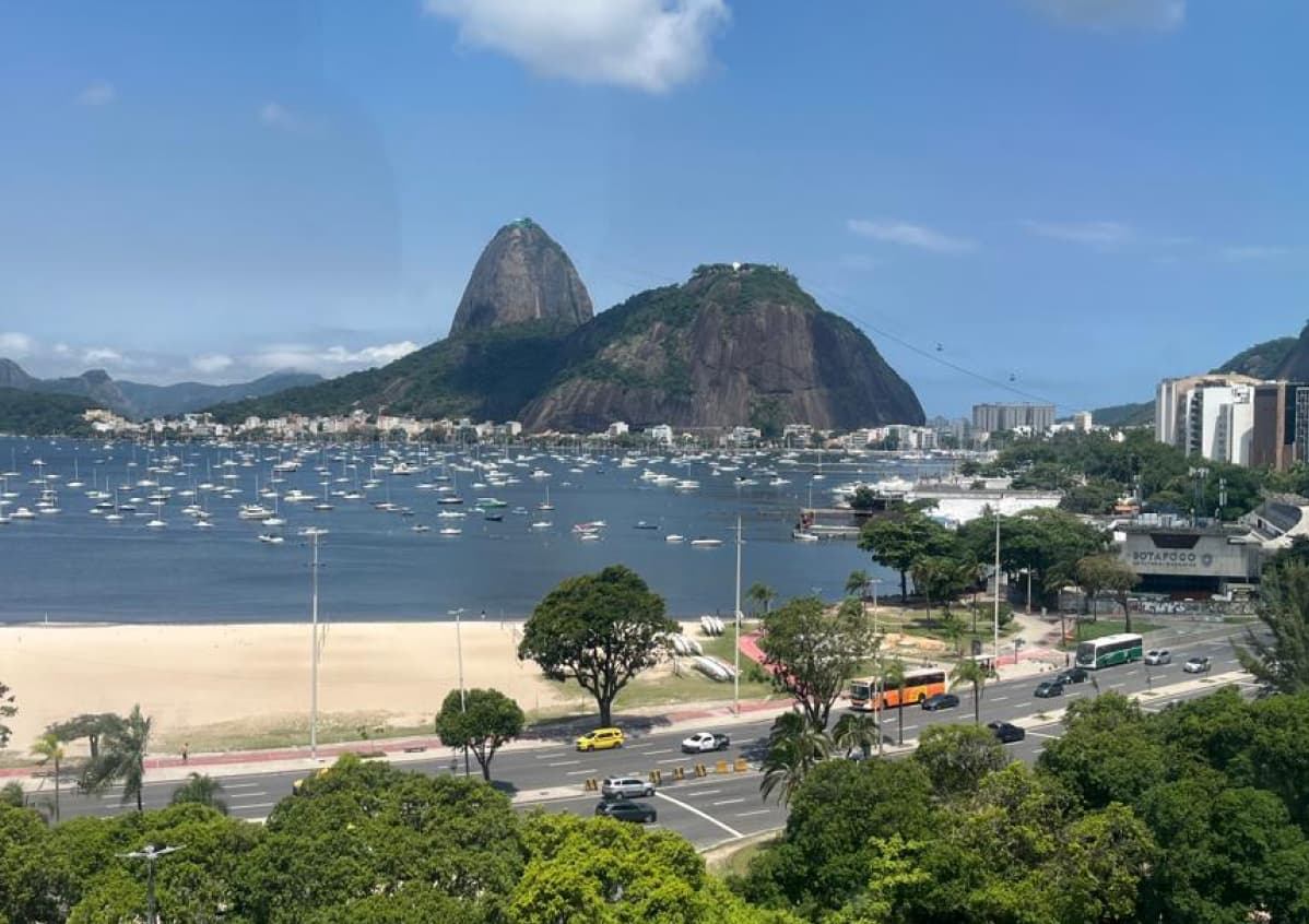 Imagem com vista para a praia da unidade Einstein Botafogo, no Rio de Janeiro