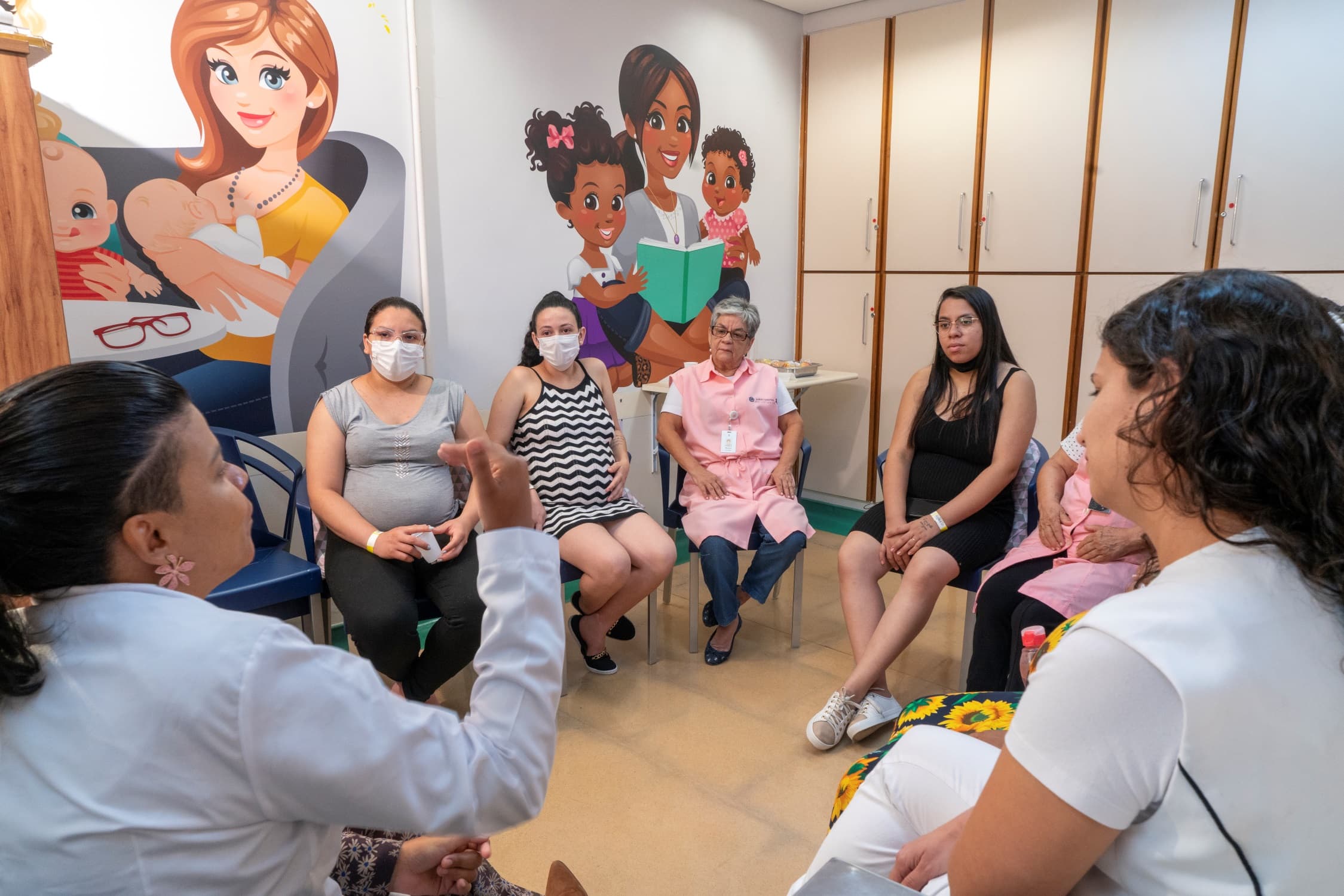 Ação do Voluntariado Einstein com mães