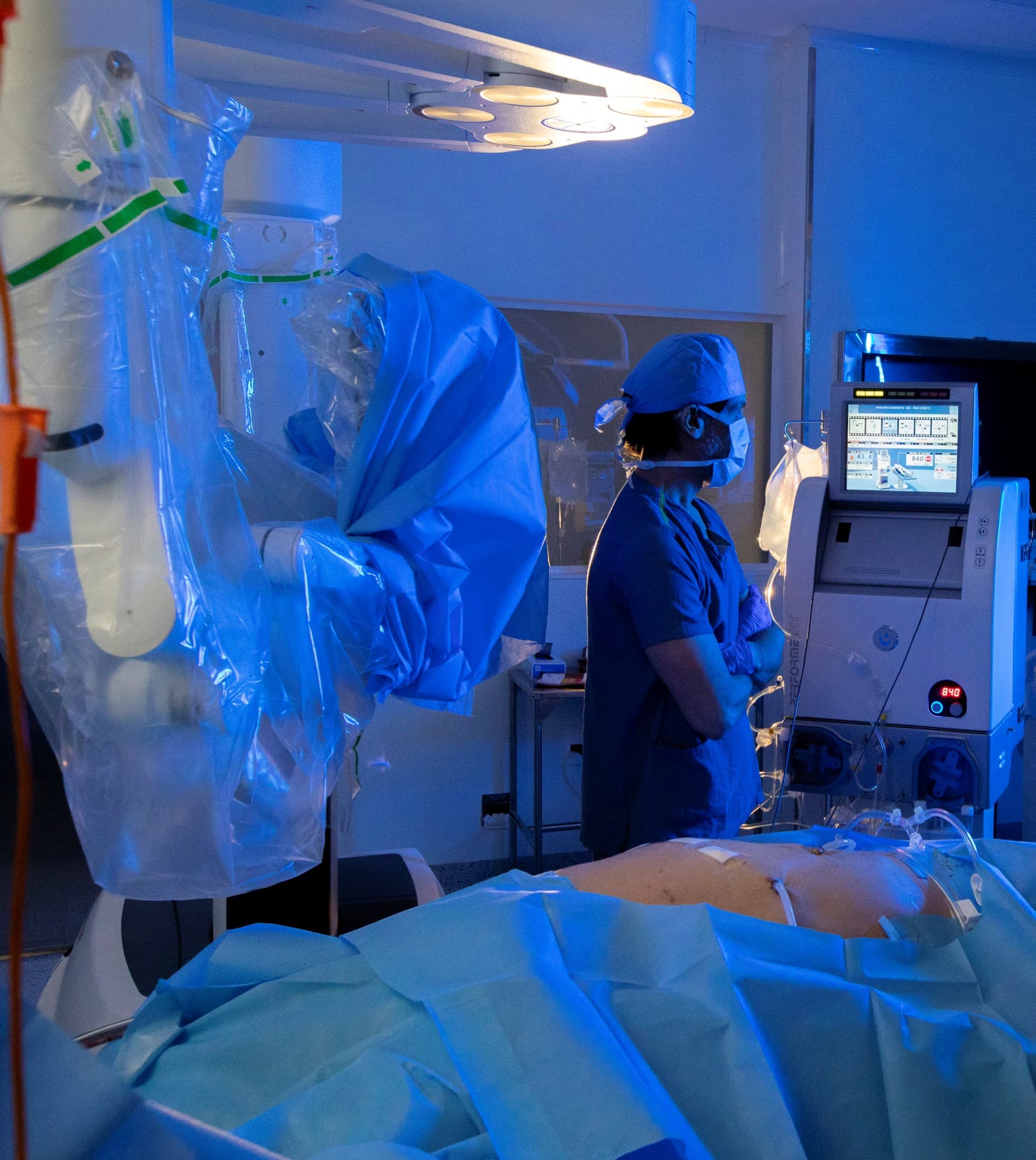 HITHOC, que combina cirurgia robótica e quimioterapia aquecida para tratar tumores pleurais complexos.