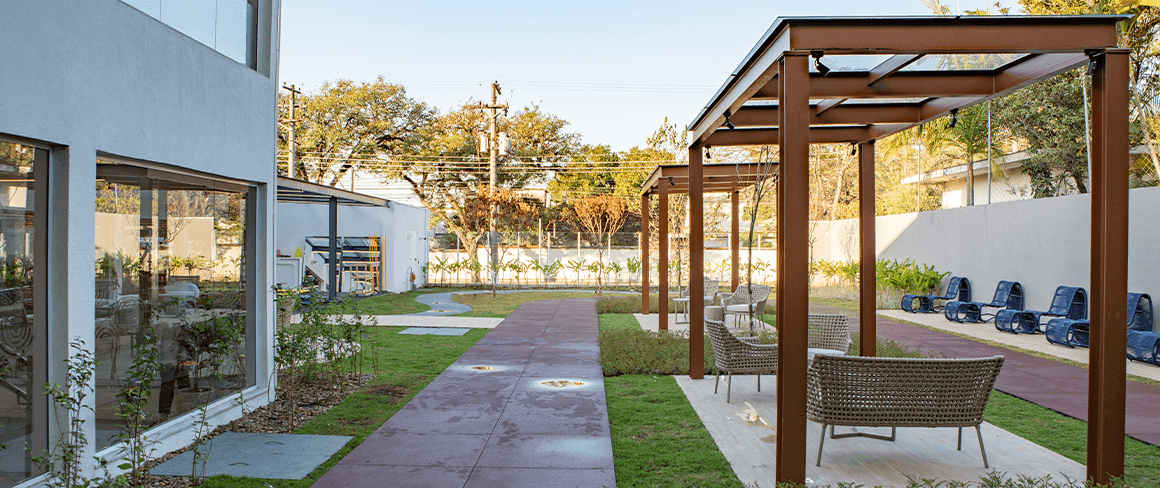 Ambiente externo com espaço para corrida