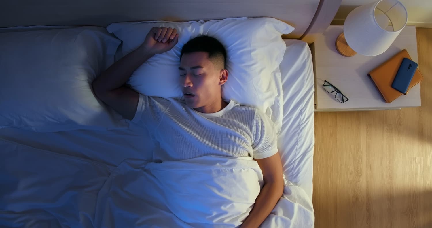 Dormir bem é crucial. Se você enfrenta dificuldades, como ronco, é hora de investigar as causas e restabelecer a qualidade do seu sono.