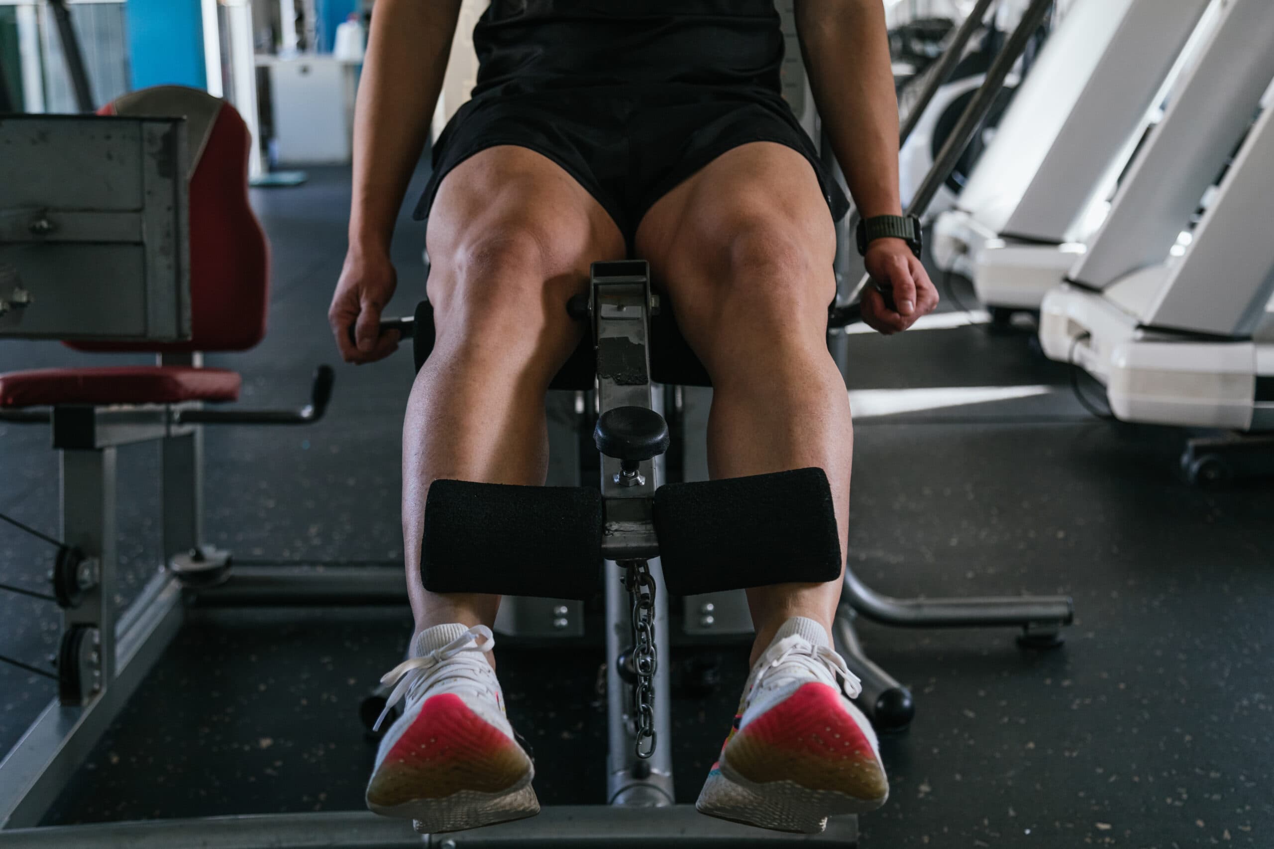 Handsome,Man,Doing,Leg,Exercises,In,A,Gym.,Close-up,The