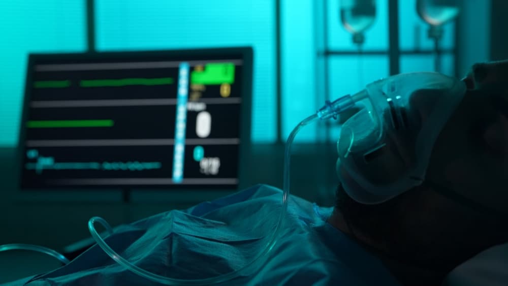 Close-up,Detail,Shot,Of,A,Patient,On,Breathing,Support,Dying