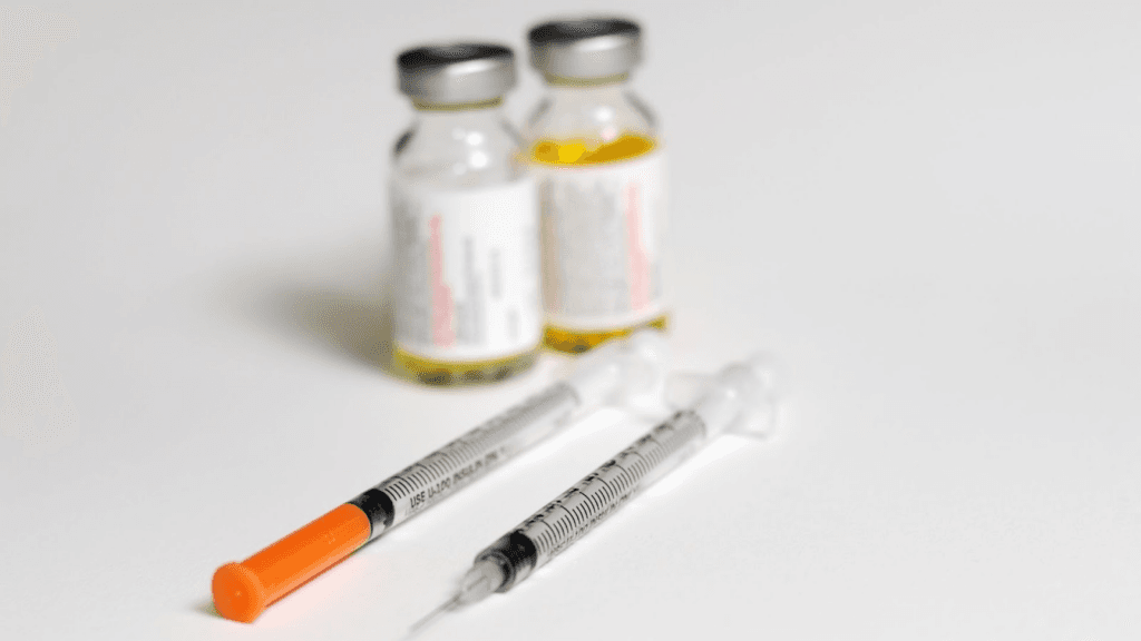 A aplicação da Penicilina G Benzatina deve ser feita por um profissional de saúde. A administração correta é fundamental para a eficácia do tratamento.