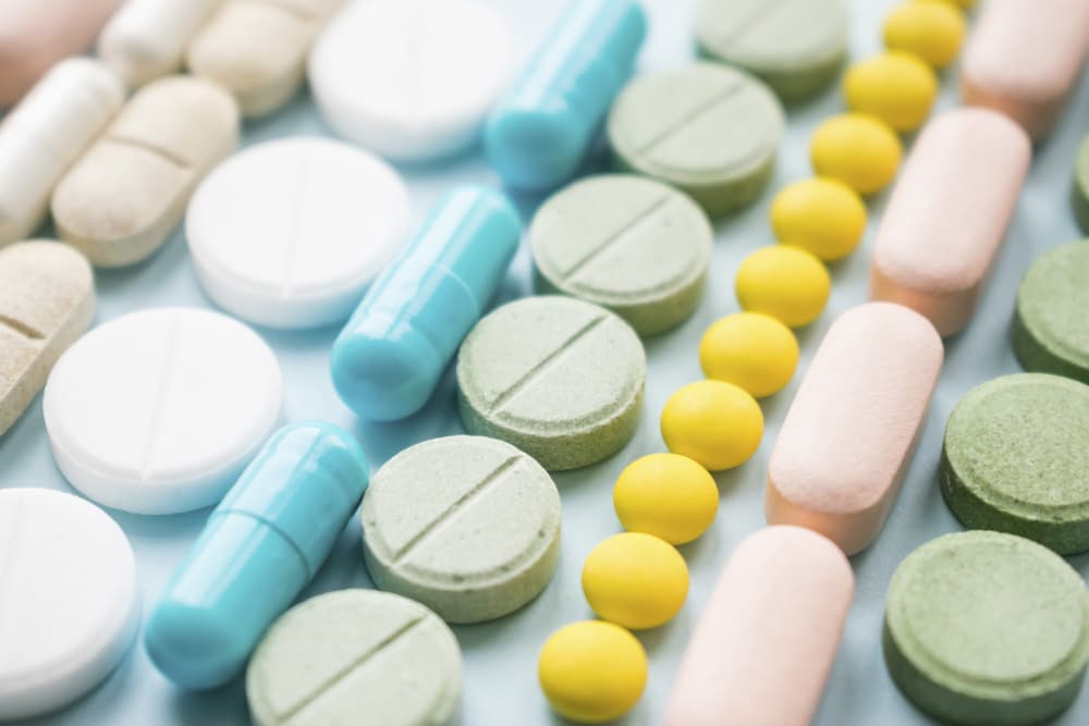 Imagem com medicamentos em vários formatos