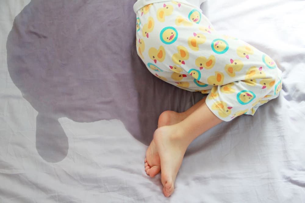 Image,Of,Child,Pee,On,The,Mattress.the,Picture,Of,Bed-wetting