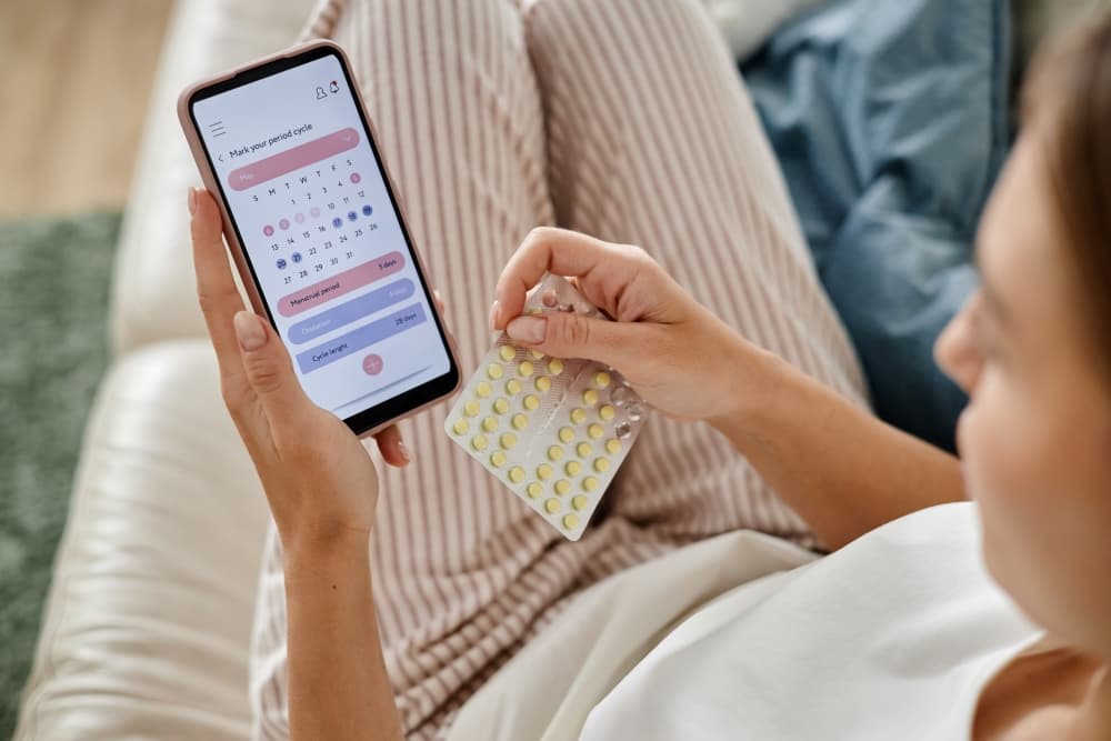 Até quantos dias é normal a menstruação atrasar? Ginecologista responde