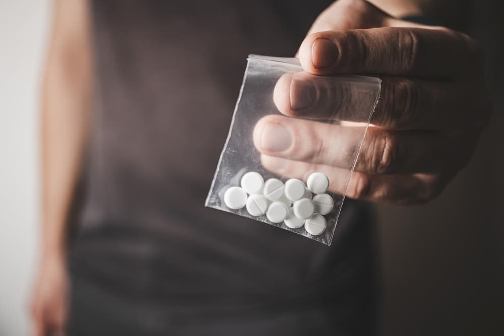 Tramadol: conheça os riscos e efeitos colaterais do analgésico opioide ...
